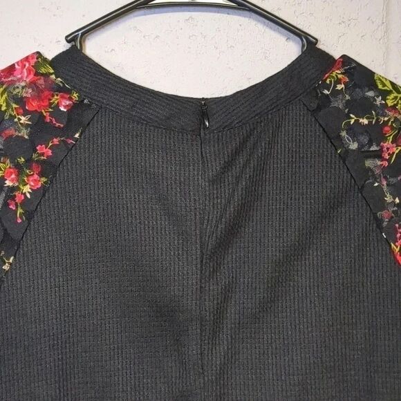 Women's Lace Detail Long Sleeve Blouse - Picture 7 of 7